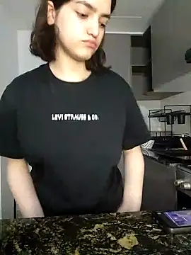 Snapshot of abrilour chatting on 09/20/25, 11:06 abrilour online show from 09/20/25, 11:06