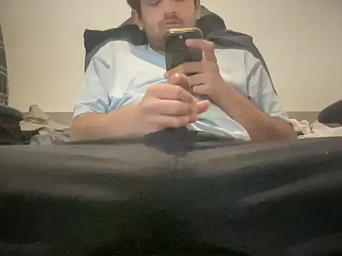 Snapshot of Daddy_2133 chatting on 02/07/26, 12:42 Daddy 2133 online show from 02/07/26, 12:42