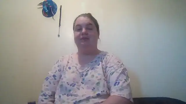 Snapshot of LittleBunny3 chatting on 10/14/25, 06:20 LittleBunny3 online show from 10/14/25, 06:20