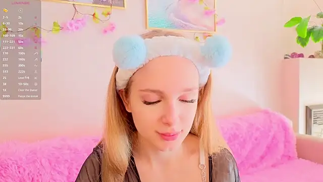 Snapshot of CindyGreen chatting on 09/17/25, 06:48 CindyGreen online show from 09/17/25, 06:48