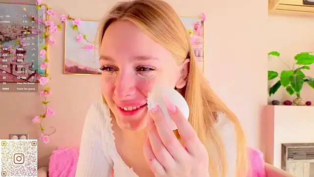 Snapshot of CindyGreen chatting on 10/04/25, 07:06 CindyGreen online show from 10/04/25, 07:06