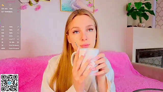 Snapshot of CindyGreen chatting on 10/05/25, 06:23 CindyGreen online show from 10/05/25, 06:23