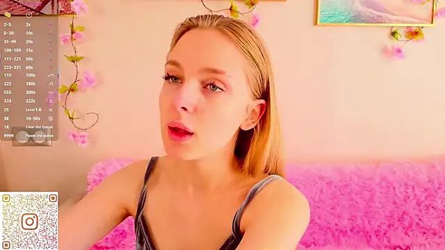 Snapshot of CindyGreen chatting on 10/14/25, 07:09 CindyGreen online show from 10/14/25, 07:09