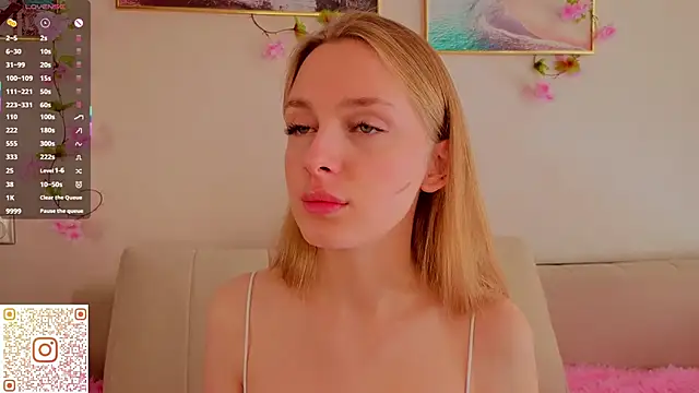 Snapshot of CindyGreen chatting on 10/15/25, 06:46 CindyGreen online show from 10/15/25, 06:46