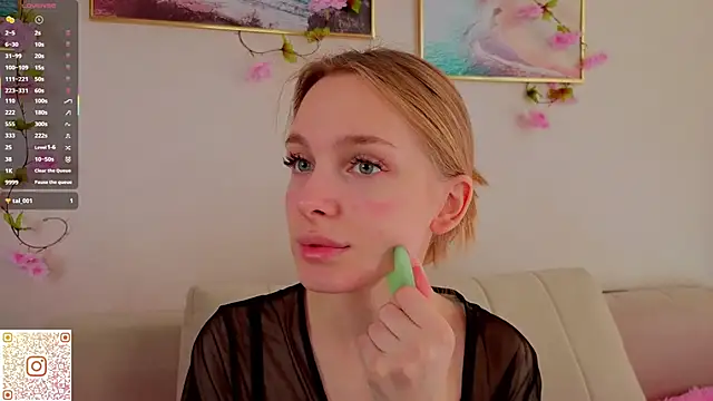 Snapshot of CindyGreen chatting on 10/17/25, 06:05 CindyGreen online show from 10/17/25, 06:05