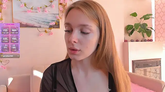 Snapshot of CindyGreen chatting on 10/18/25, 06:26 CindyGreen online show from 10/18/25, 06:26