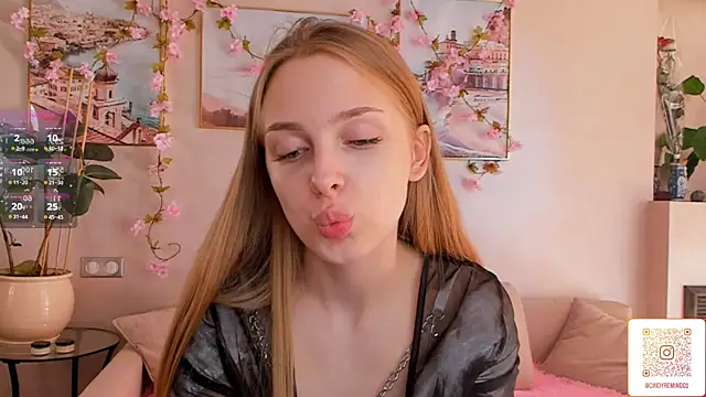 Snapshot of CindyGreen chatting on 10/23/25, 06:23 CindyGreen online show from 10/23/25, 06:23