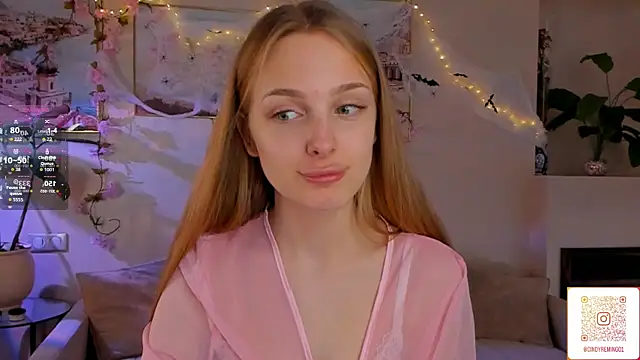 Snapshot of CindyGreen chatting on 10/25/25, 06:54 CindyGreen online show from 10/25/25, 06:54