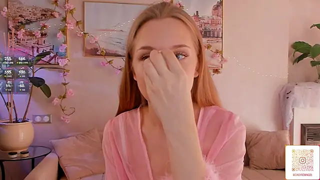 Snapshot of CindyGreen chatting on 10/26/25, 06:30 CindyGreen online show from 10/26/25, 06:30