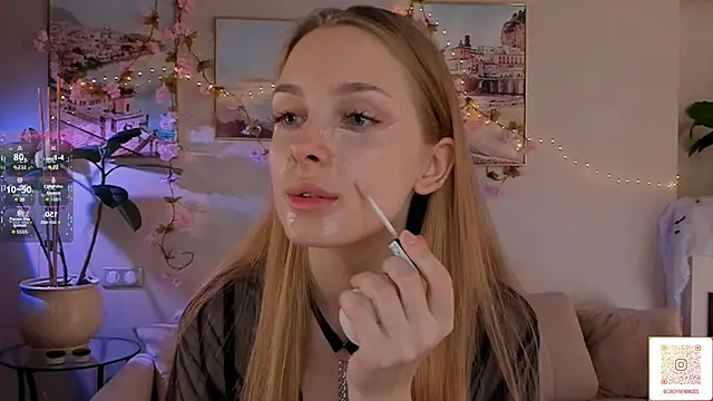 Snapshot of CindyGreen chatting on 10/27/25, 07:56 CindyGreen online show from 10/27/25, 07:56