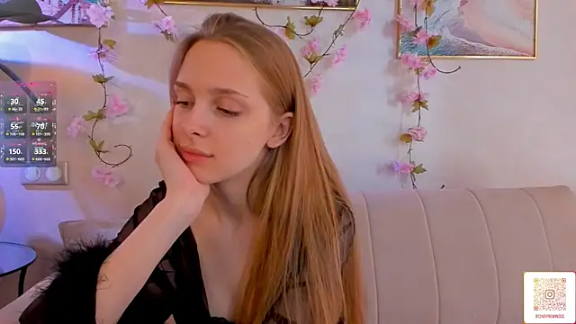 Snapshot of CindyGreen chatting on 11/02/25, 06:49 CindyGreen online show from 11/02/25, 06:49