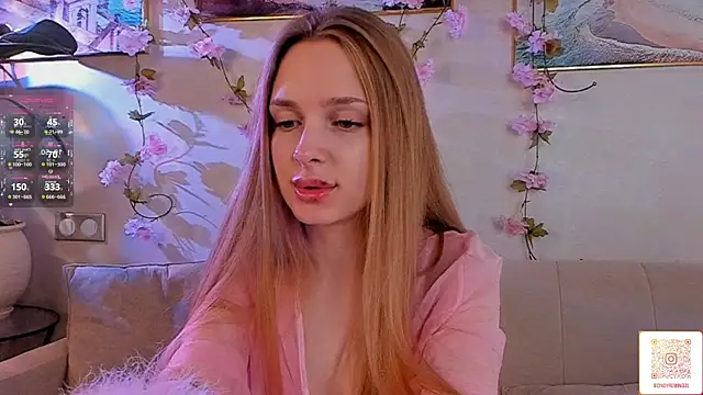 Snapshot of CindyGreen chatting on 11/05/25, 07:30 CindyGreen online show from 11/05/25, 07:30