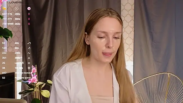 Snapshot of CindyGreen chatting on 11/19/25, 06:35 CindyGreen online show from 11/19/25, 06:35