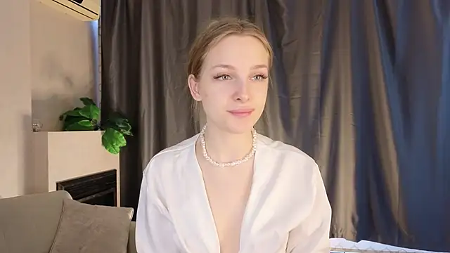 Snapshot of CindyGreen chatting on 11/28/25, 06:16 CindyGreen online show from 11/28/25, 06:16