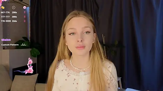 Snapshot of CindyGreen chatting on 11/30/25, 06:17 CindyGreen online show from 11/30/25, 06:17