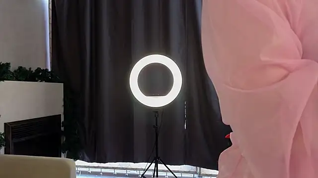 Snapshot of CindyGreen chatting on 12/17/25, 06:08 CindyGreen online show from 12/17/25, 06:08