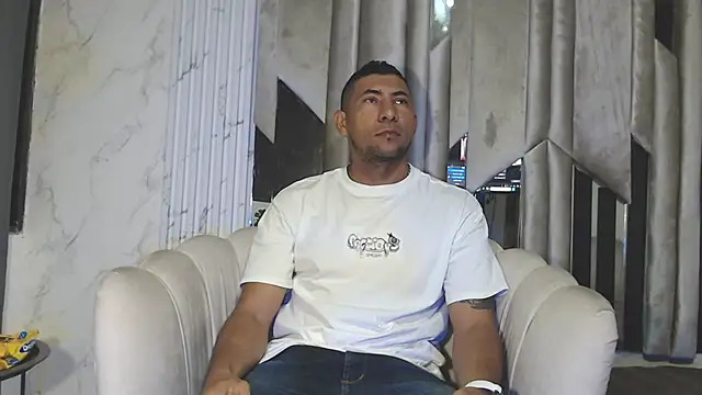 Snapshot of Morganandmegan chatting on 10/30/25, 11:11 Morganandmegan online show from 10/30/25, 11:11