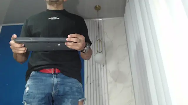 Snapshot of Morganandmegan chatting on 12/19/25, 11:39 Morganandmegan online show from 12/19/25, 11:39