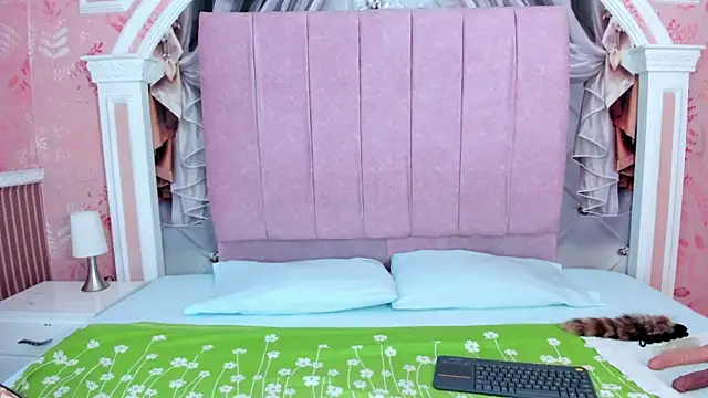 Snapshot of mishell_lovely chatting on 11/12/25, 01:33 mishell lovely online show from 11/12/25, 01:33