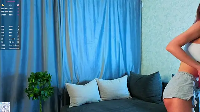 Snapshot of FloraNesli chatting on 01/15/26, 06:29 FloraNesli online show from 01/15/26, 06:29