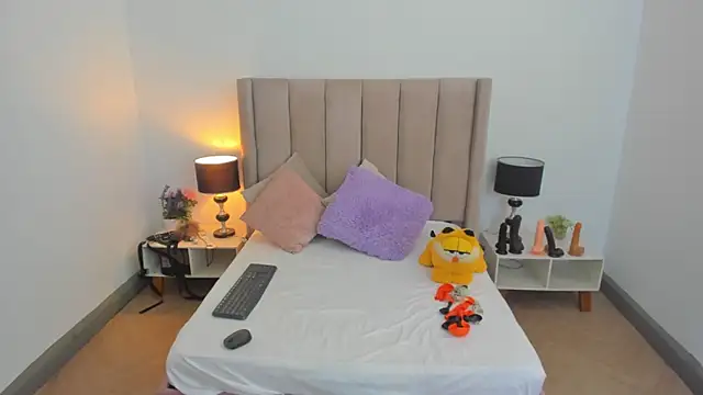 evvaa moon69 online show from 10/03/25, 12:57