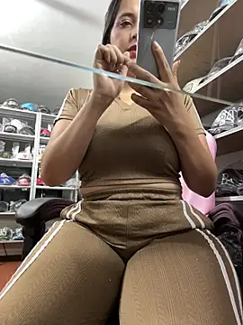 GiaDuque online show from 01/13/26, 11:48