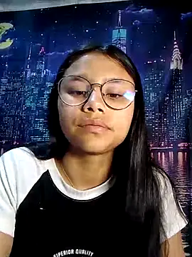 Snapshot of SofieLove_01 chatting on 03/04/26, 05:13 SofieLove 01 online show from 03/04/26, 05:13