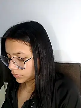 Snapshot of SofieLove_01 chatting on 03/06/26, 04:53 SofieLove 01 online show from 03/06/26, 04:53