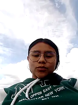 Snapshot of SofieLove_01 chatting on 03/14/26, 08:47 SofieLove 01 online show from 03/14/26, 08:47