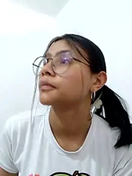 Snapshot of SofieLove_01 chatting on 03/16/26, 07:29 SofieLove 01 online show from 03/16/26, 07:29