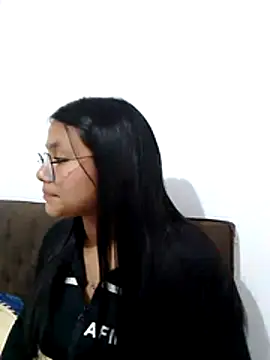 Snapshot of SofieLove_01 chatting on 03/17/26, 08:01 SofieLove 01 online show from 03/17/26, 08:01