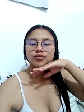 Snapshot of SofieLove_01 chatting on 03/25/26, 07:42 SofieLove 01 online show from 03/25/26, 07:42