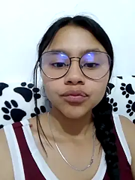 Snapshot of SofieLove_01 chatting on 04/05/26, 08:11 SofieLove 01 online show from 04/05/26, 08:11