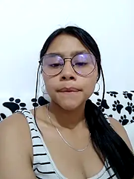 Snapshot of SofieLove_01 chatting on 04/05/26, 08:39 SofieLove 01 online show from 04/05/26, 08:39