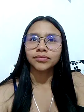 Snapshot of SofieLove_01 chatting on 04/12/26, 10:37 SofieLove 01 online show from 04/12/26, 10:37