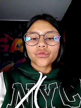 Snapshot of SofieLove_01 chatting on 04/16/26, 07:09 SofieLove 01 online show from 04/16/26, 07:09