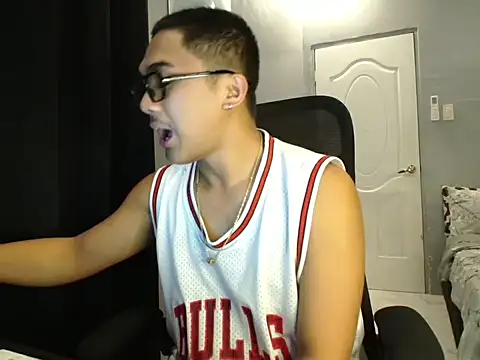 Snapshot of pinoyAdrianneXXX chatting on 10/13/25, 02:11 pinoyAdrianneXXX online show from 10/13/25, 02:11