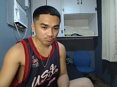 Snapshot of pinoyAdrianneXXX chatting on 11/14/25, 11:53 pinoyAdrianneXXX online show from 11/14/25, 11:53