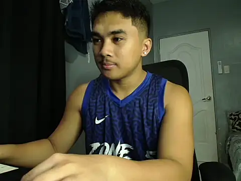 Snapshot of pinoyAdrianneXXX chatting on 02/05/26, 10:42 pinoyAdrianneXXX online show from 02/05/26, 10:42