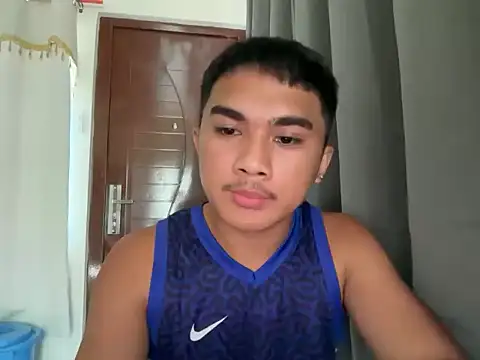 Snapshot of pinoyAdrianneXXX chatting on 05/28/26, 12:19 pinoyAdrianneXXX online show from 05/28/26, 12:19