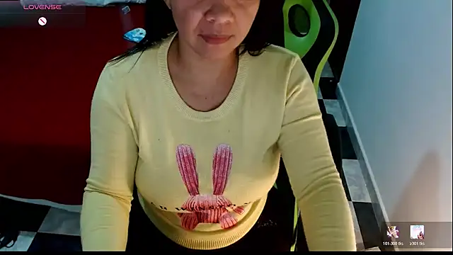 Snapshot of hiilarybrown chatting on 07/12/26, 04:14 hiilarybrown online show from 07/12/26, 04:14