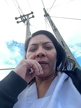 Snapshot of hiilarybrown chatting on 07/13/26, 10:12 hiilarybrown online show from 07/13/26, 10:12