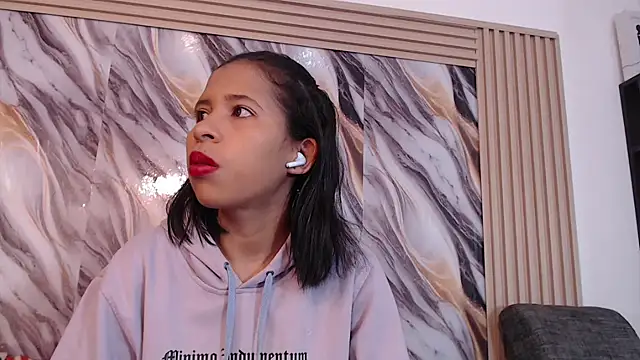 Snapshot of Samantha_Fox69_ chatting on 03/17/26, 03:15 Samantha Fox69 online show from 03/17/26, 03:15