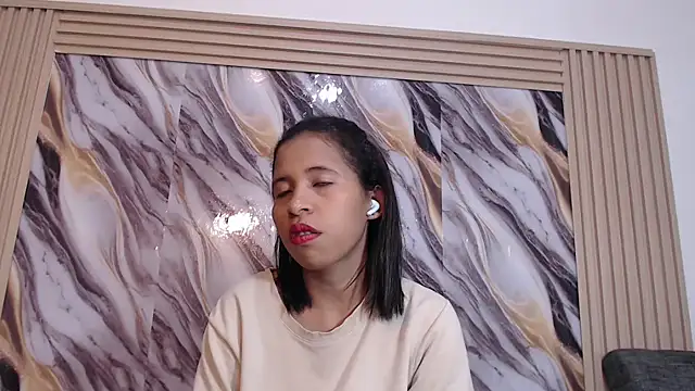 Snapshot of Samantha_Fox69_ chatting on 04/08/26, 02:11 Samantha Fox69 online show from 04/08/26, 02:11