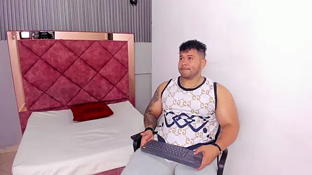 Snapshot of michael_hill1 chatting on 09/10/25, 07:25 michael hill1 online show from 09/10/25, 07:25