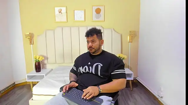 Snapshot of michael_hill1 chatting on 10/01/25, 07:53 michael hill1 online show from 10/01/25, 07:53