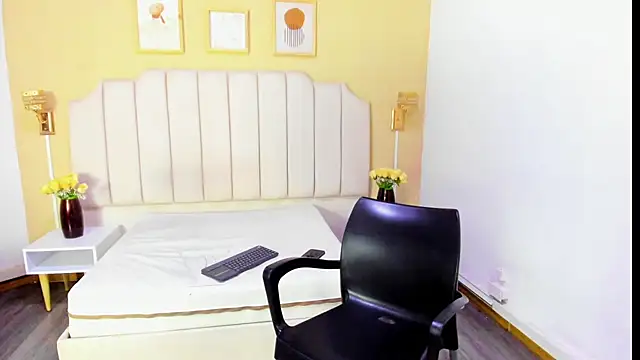 Snapshot of michael_hill1 chatting on 10/06/25, 07:55 michael hill1 online show from 10/06/25, 07:55