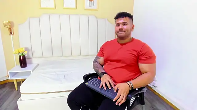 Snapshot of michael_hill1 chatting on 10/07/25, 08:17 michael hill1 online show from 10/07/25, 08:17