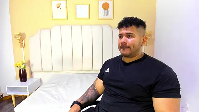 Snapshot of michael_hill1 chatting on 10/27/25, 07:51 michael hill1 online show from 10/27/25, 07:51