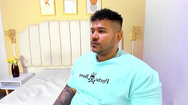 Snapshot of michael_hill1 chatting on 10/28/25, 08:22 michael hill1 online show from 10/28/25, 08:22